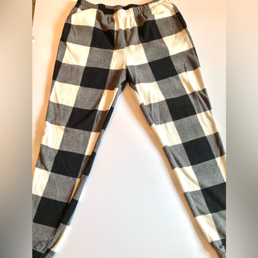 Old Navy Black and Cream Buffalo Check Cold Weather Pajama Set, Large Tall - Picture 4 of 8